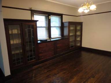 Main picture of 1141 S 71st St