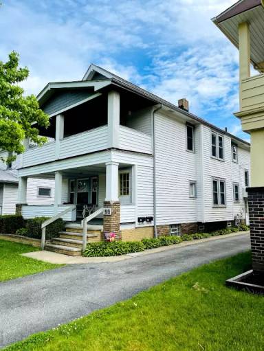 Main picture of 3737 W 134th St