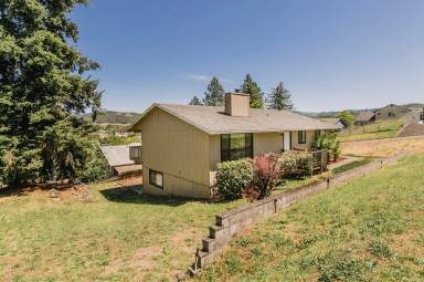 Main picture of 2056 Linnell Ave