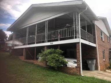Main picture of 916 Pinecrest Pl NE