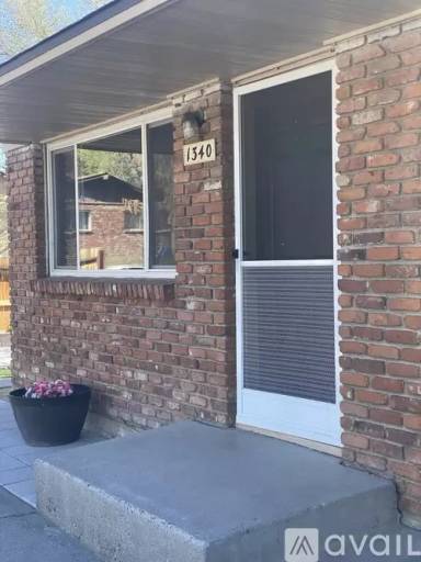 Main picture of 1340 E 11th St