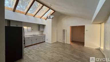Main picture of 562 Van Buren St