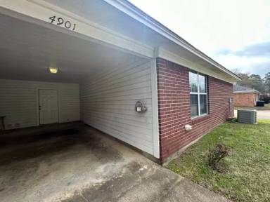 Main picture of 4901 N Park Rd