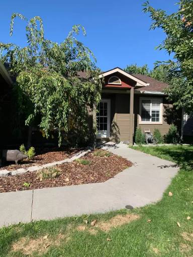 Main picture of 960 Poplar Dr