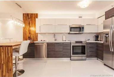 Main picture of 100 Lincoln Rd