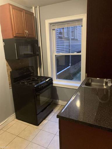 Main picture of 1084 Kennedy Blvd