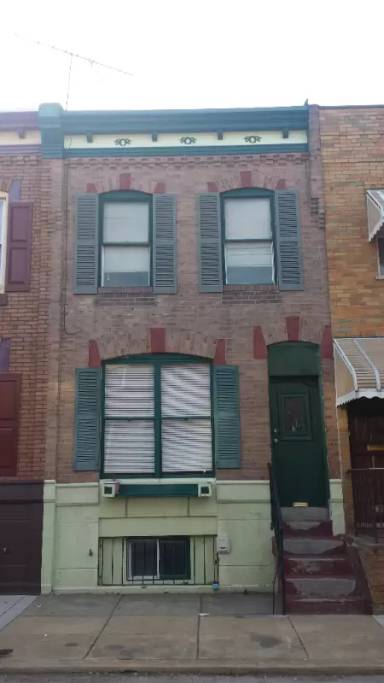 Main picture of 2418 S Hutchinson St