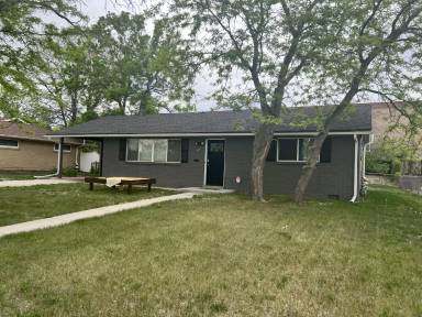 Main picture of 131 S Fenton St