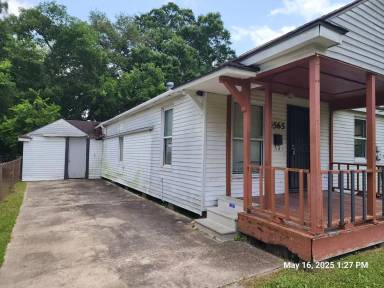 Main picture of 4565 Brandon St