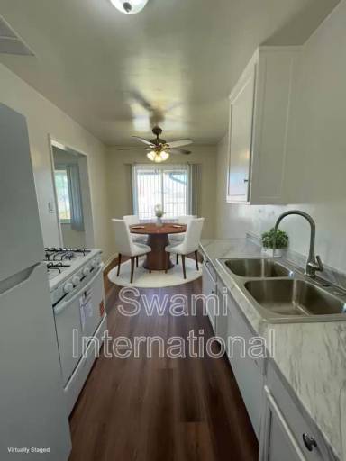 Main picture of 2030 E Florence Ave