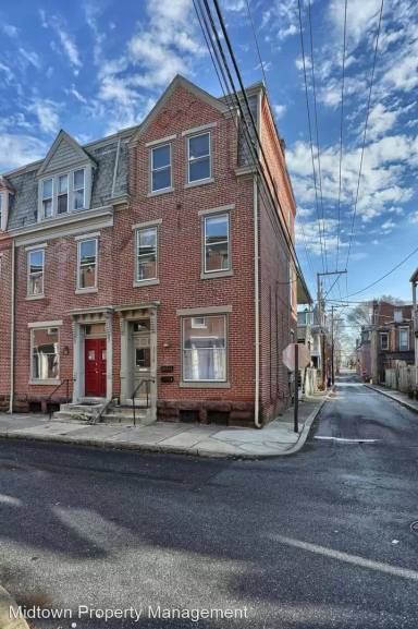 Main picture of 1721 Penn St