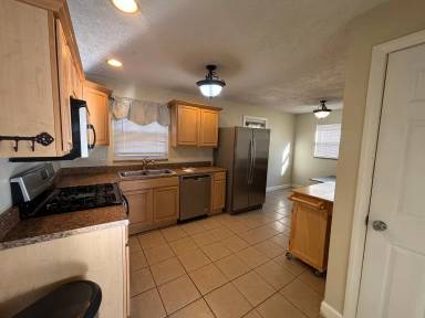 Main picture of 882 McNeilly Rd