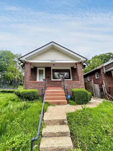 Main picture of 5457 Beacon Ave