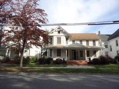 Main picture of 702 W Main St