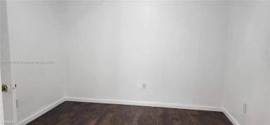 Main picture of 10215 SW 171st St