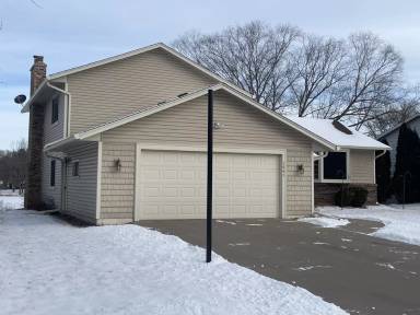 Main picture of 1641 Camelot Ln NE