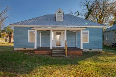 Main picture of 251 E Thomas St