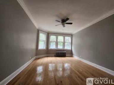 Main picture of 654 W 81st St