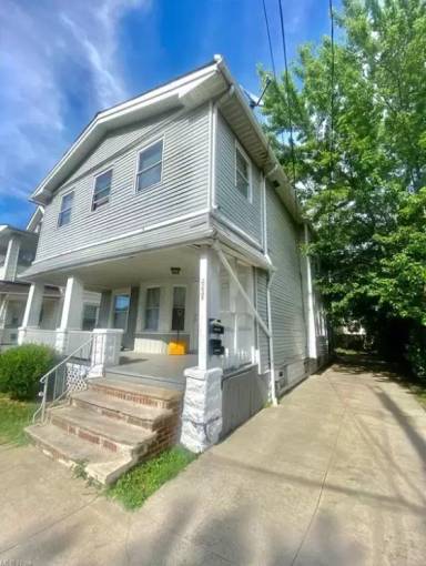 Main picture of 2231 W 105th St