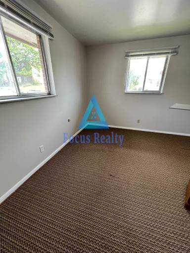 Main picture of 154 E Walnut St