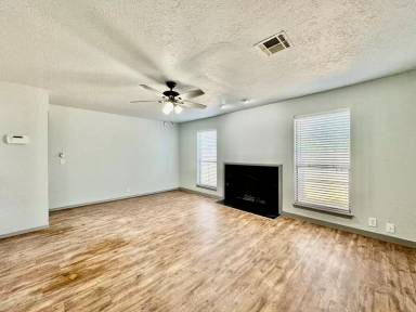 Main picture of 925 Swan Lake Ct