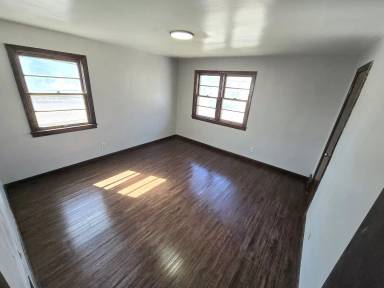 Main picture of 719 W 11th St