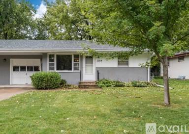 Main picture of 3104 39th Ave NE