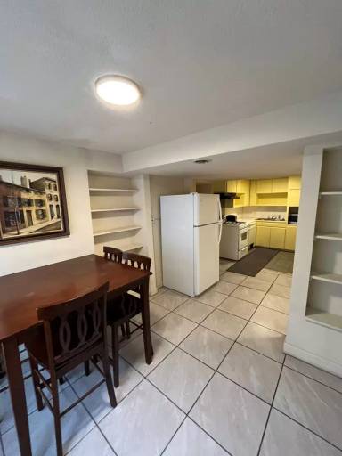 Main picture of 664 W Whillock St
