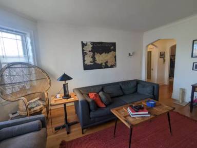 Main picture of 2722 W Farragut Ave