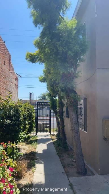 Main picture of 7511 S Main St