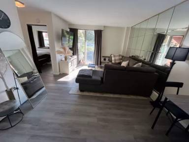 Main picture of 1 Lakeview Dr