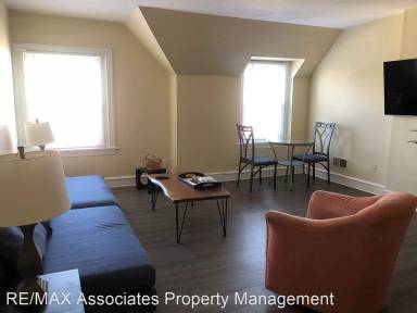 Main picture of 802 N Van Buren St
