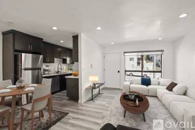 Main picture of 900 W College St