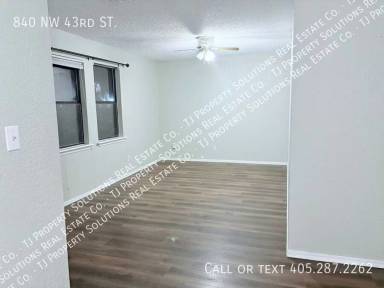 Main picture of 840 NW 43rd St