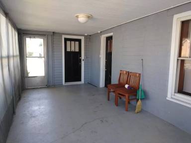 Main picture of 220 S Hugh St