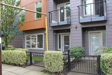 Main picture of 8012 N Burlington Ave