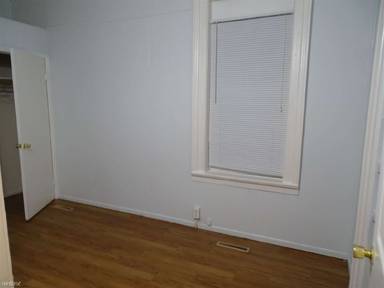 Main picture of 550 Dennis St