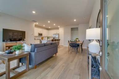 Main picture of 2720 Fordham St