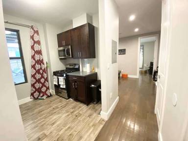 Main picture of 501 W 214th St