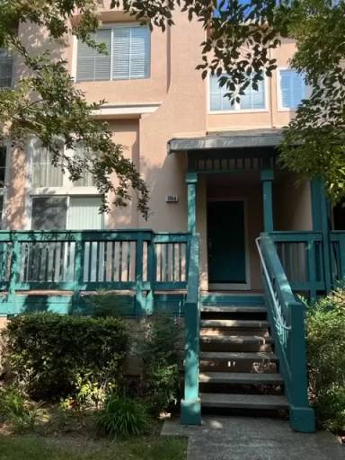 Main picture of 1066 Dolphin Cmn