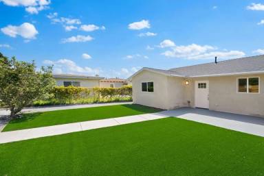 Main picture of 2718 Oceanside Blvd