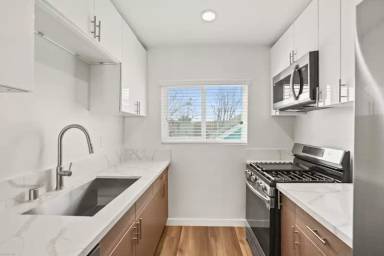Main picture of 1358 W 36th St