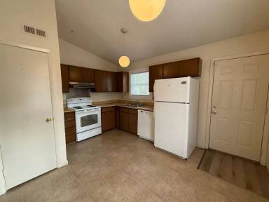 Main picture of 148 Village Ct