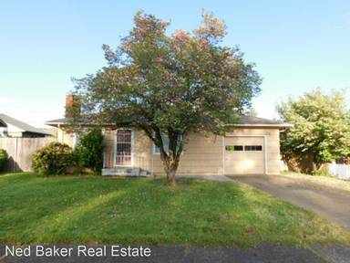 Main picture of 132 NW Hillcrest Dr