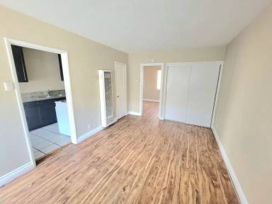 Main picture of 2131 1/2 Pacific Ave