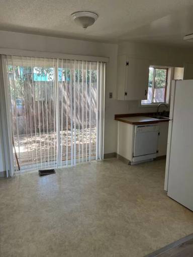 Main picture of 555 W Agee St