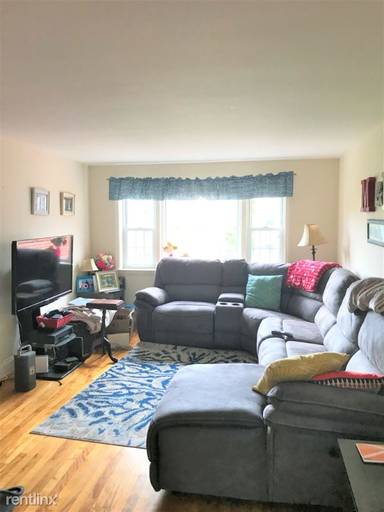 Main picture of 74 Broadway