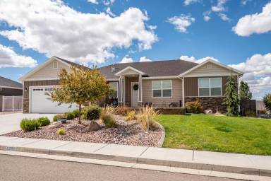 Main picture of 5205 N Scenic Dr