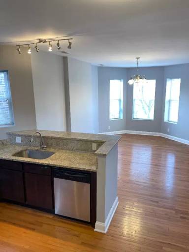 Main picture of 1003 N Sacramento Ave
