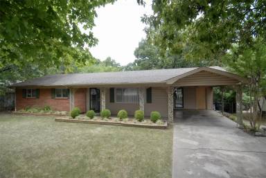 Main picture of 1801 N Woodland Ave